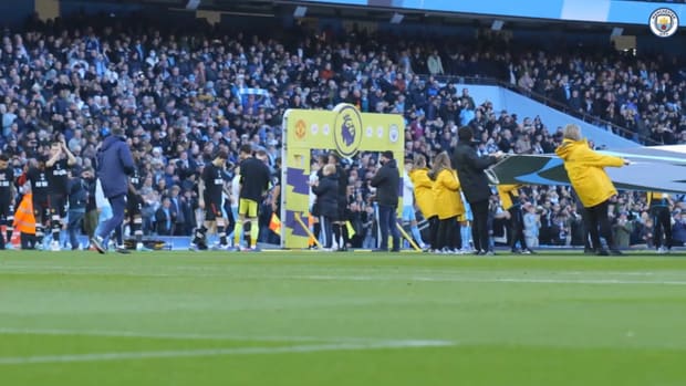 Pitchside: De Bruyne and Mahrez down Man United
